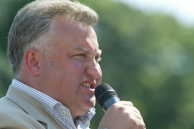 Правоохранители обнаружили у Калашникова дома множество денег и элитные охотничьи ружья