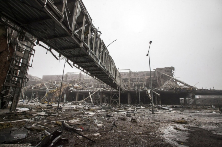 Террористы накапливают силы на территории разрушенного Донецкого аэропорта, - Лысенко