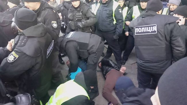 В Киеве после драки с полицией задержали сторонников Савченко: есть раненый - фото