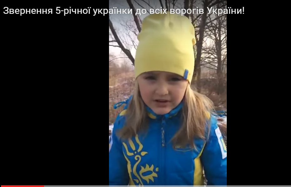 Опубликовано потрясающее видео жесткого обращения пятилетней украинской девочки к боевикам и российским военным, потребовав от них убираться из Украины