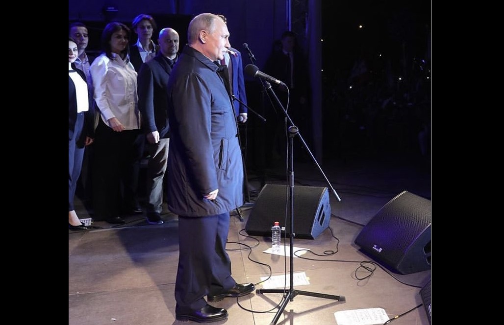 Фото Путина на концерте в Симферополе взорвало соцсети: президент РФ поразил крайне странным видом