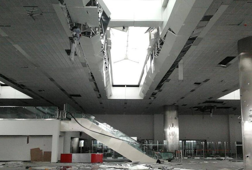 Уникальные кадры: как выглядит аэропорт Донецка изнутри во время артобстрела