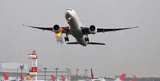 Двигатель российского пассажирского самолета загорелся прямо в воздухе над Цюрихом: СМИ сообщают детали тревожного ЧП