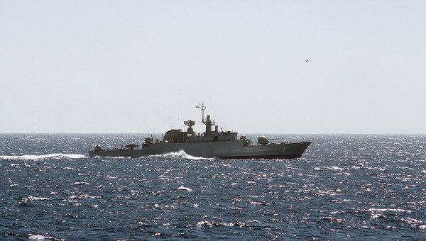 Пентагон: ВМС Ирана обстреляли и задержали грузовое судно