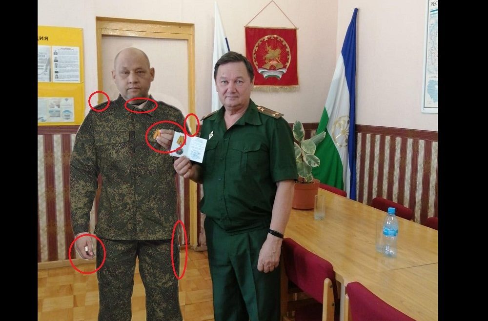 Власти РФ устроили аферу, криво "нафотошопив" награждение умирающего солдата 