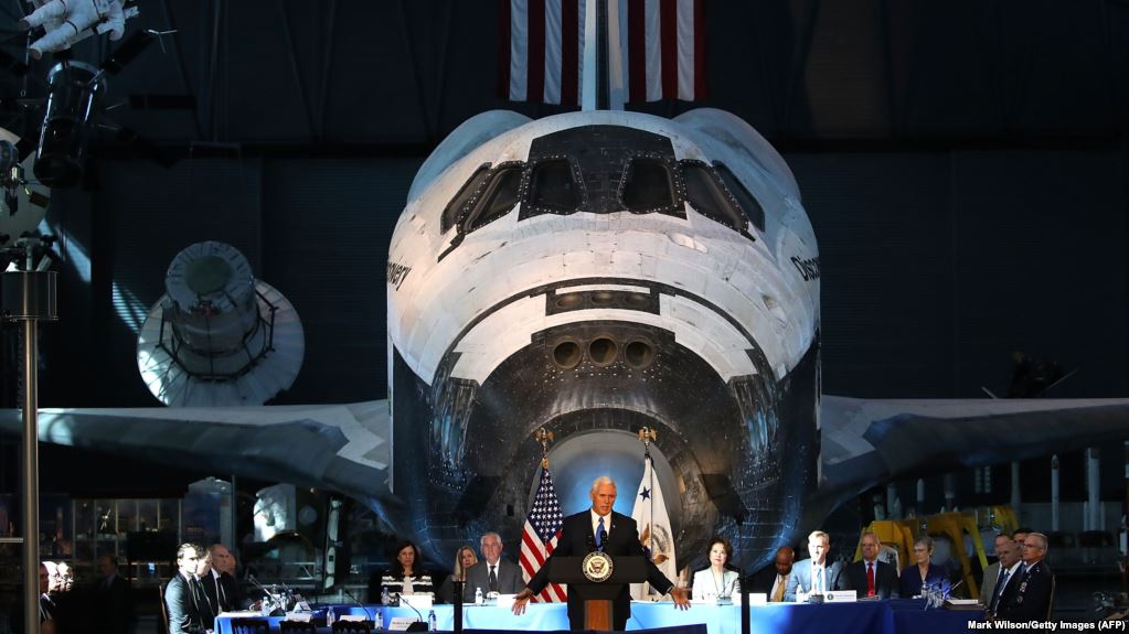 "И астронавтов на Луну вернем, и площадку для полетов на Марс выстроим", – Майк Пенс анонсировал начало новой космической эпохи Соединенных Штатов Америки