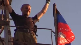 Ополченцы ДНР заявляют, что над терминалом аэропорта Донецка висит их флаг