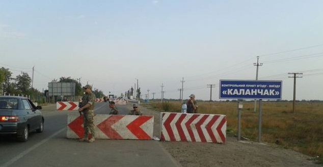 Сотрудник администрации президента Украины пытался провезти в оккупированный Крым 100 кг сосисок