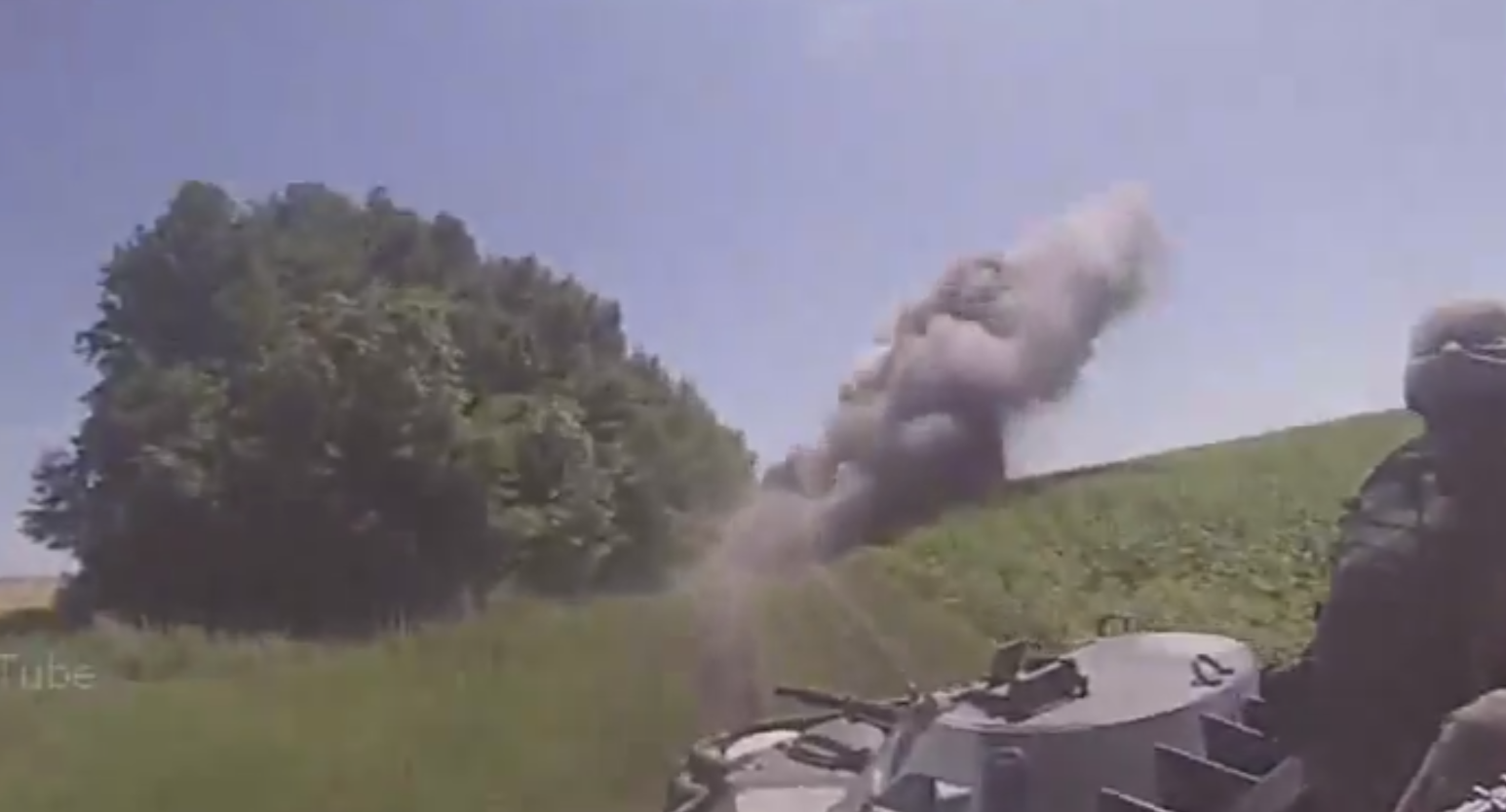 Подрыв БТР и разминирование - небезопасный Донецкий край