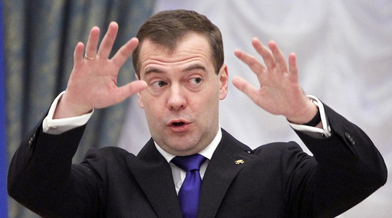 ​Медведев "сморозил" феерическую глупость об искусственном интеллекте: соцсети снова яростно стебутся над путинским прихвостнем. Кадры