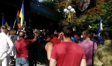 Митинг в Киеве: под стенами ГПУ жгут чучела Шокина и его заместителей 