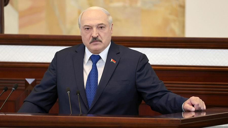 МИД Украины выдвинул ультиматум Лукашенко по полетам в Крым: "Если хоть один самолет сядет..."