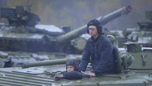 У Мережі бурхливо відреагували на арешти і міжнародний розшук Яценюка