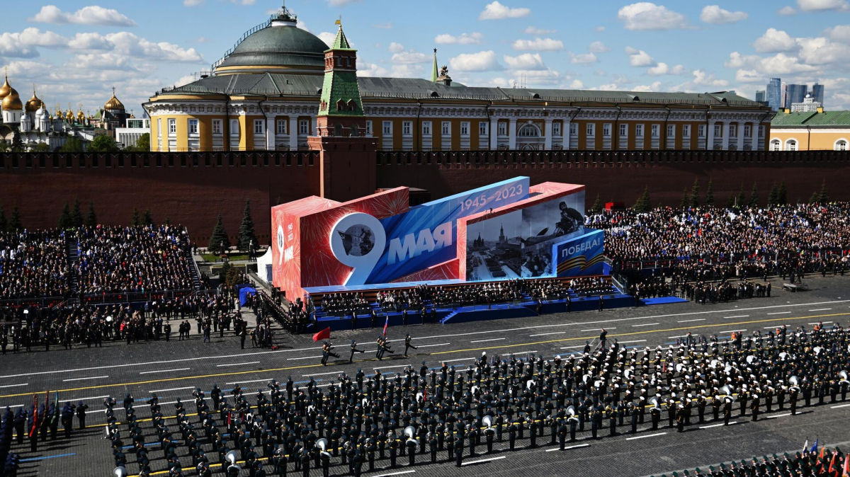 "Только жалкие кхе-кхе", – Гончаренко высказался о "параде победы" в Москве