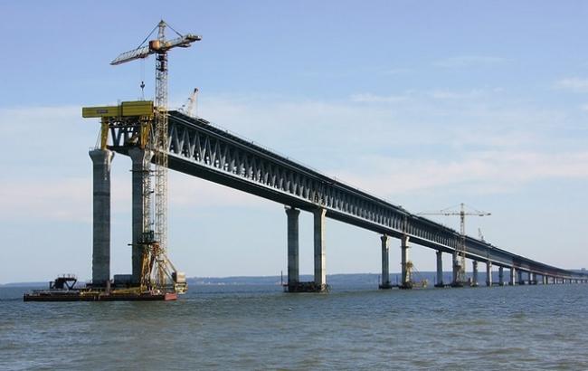 ​“Крымский мост в 2018 году не запустят!” - российский журналист рассказал, что “затормозит” Кремль