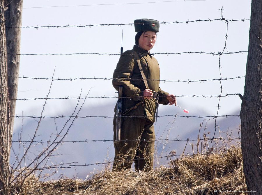 Журналист: в Северной Корее массово расстреливают чиновников за женщин, сериалы и караоке