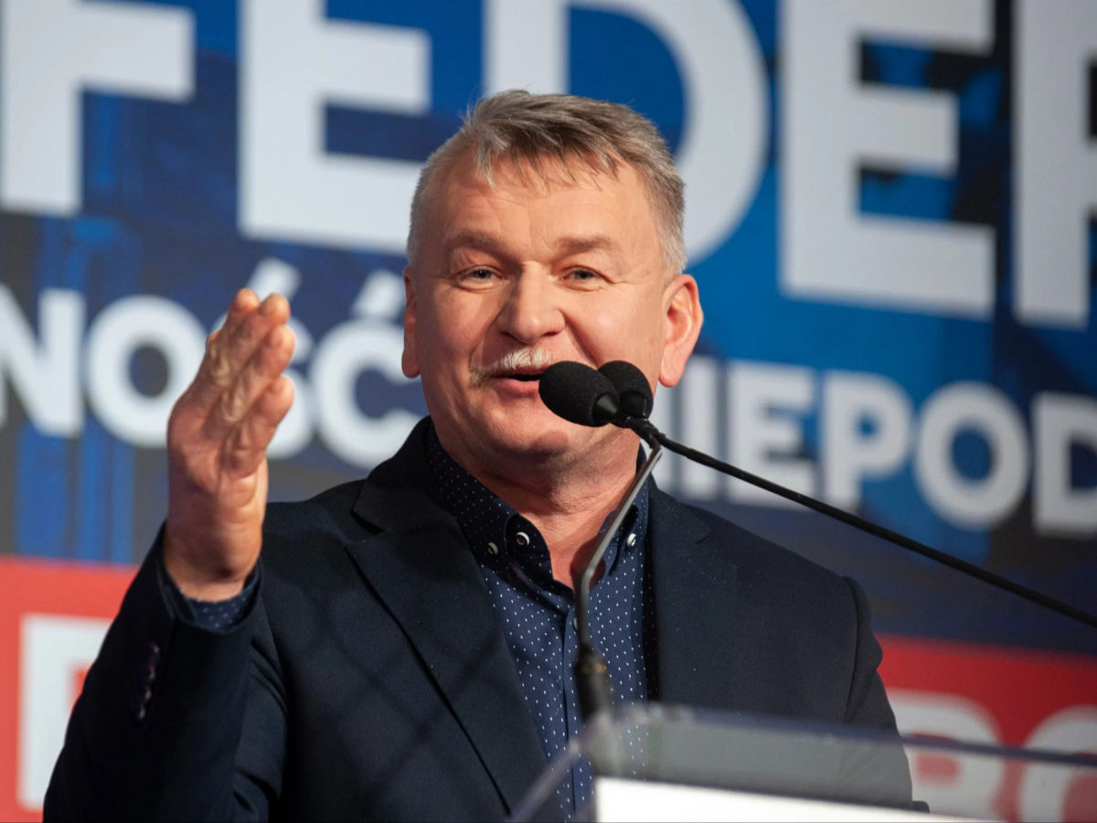 В Польше антиукраинский политик Толвинский публично отправил помощь армии РФ