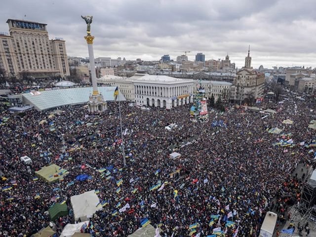 Люди вышли на Революцию защищать конституционные права, - Порошенко
