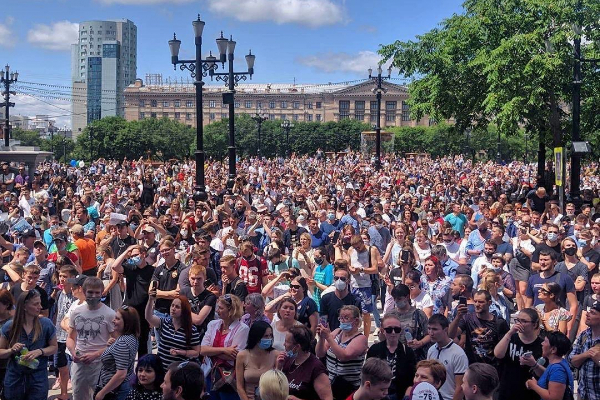 ​Протест в Хабаровске: 30 тысяч россиян вышли в центр города и требовали отставки Путина, кадры