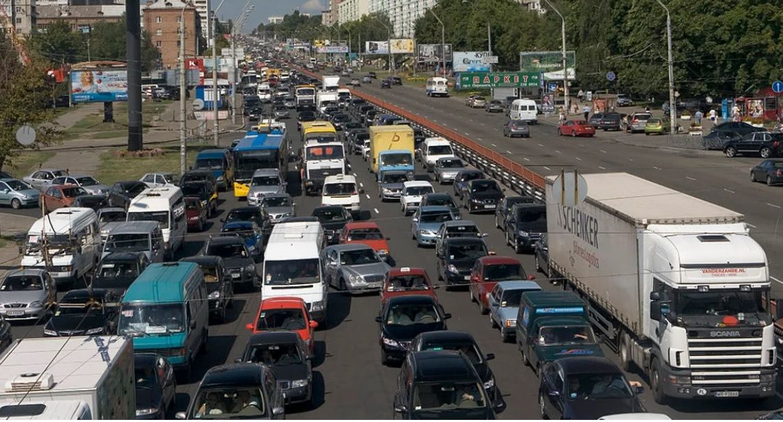 ​В Іркутську росіяни стоять у чергах на АЗС вже по 18 годин, народ "закипає"