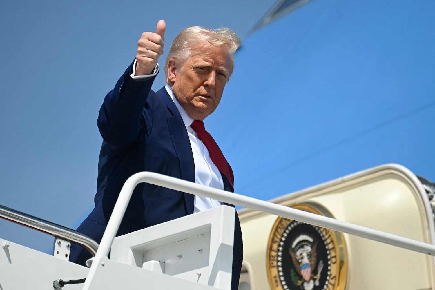 Белый дом ответил, действительно ли Трамп просил Зеленского бить по Москве и Петербургу