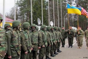 Матч "Карпаты" - "Динамо" посетят около 300 украинских и американских военных 