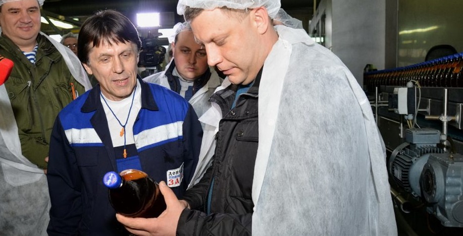 Теперь Захарченко может есть крылышки "гавриловских курчат" не в сухую – в Донецке наладили выпуск пива