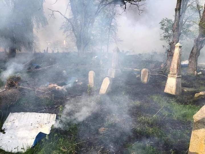 ​После антисемитских заявлений Лаврова армия РФ разбомбила старое еврейское кладбище на Сумщине