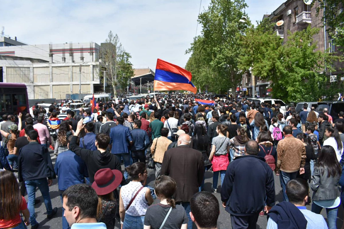 В Ереване власти подавляют протесты: полиция задержала более 60 митингующих