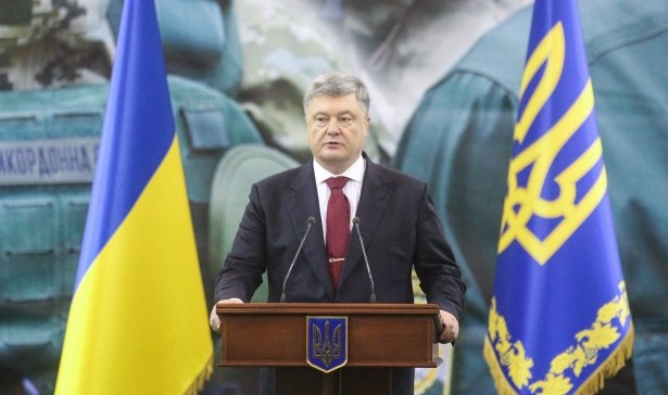 ​"Все будет к концу нынешнего года", - Порошенко сделал важное заявление активистам под Радой на их требование об антикоррупционном суде, - кадры
