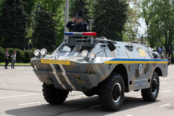 Торжественный марш силовиков и бронетехники в Одессе: МВД, армия и СБУ поиграли мускулами 