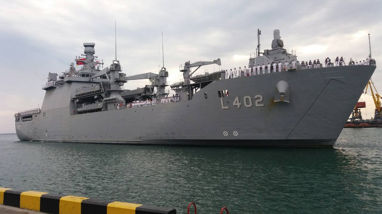 В Одесский порт причалило НАТОвское судно Bayraktar: Украина принимает военный корабль ВМС Турции