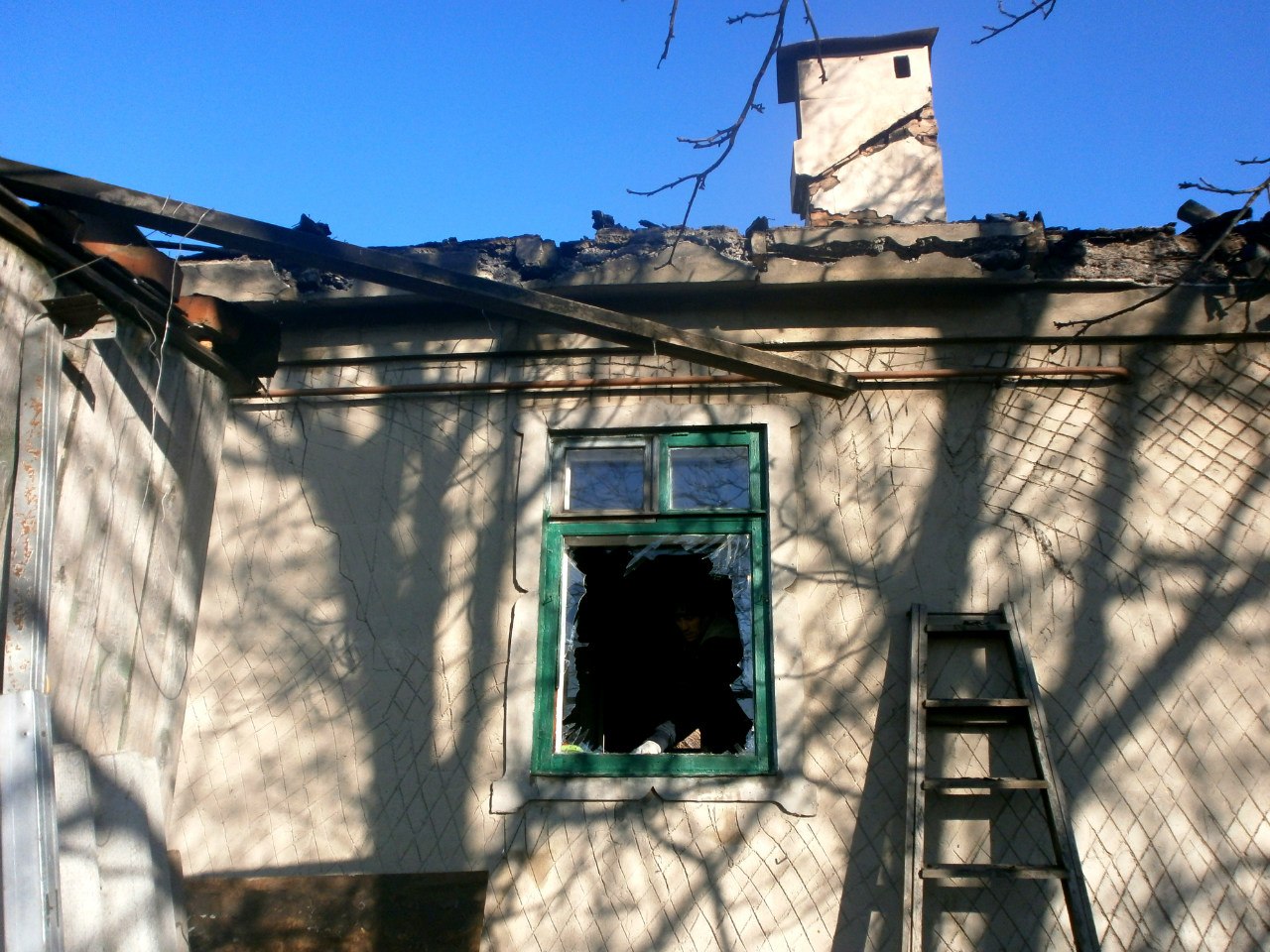 Как выглядит дом 162 по улице Изотова в Донецке после обстрела