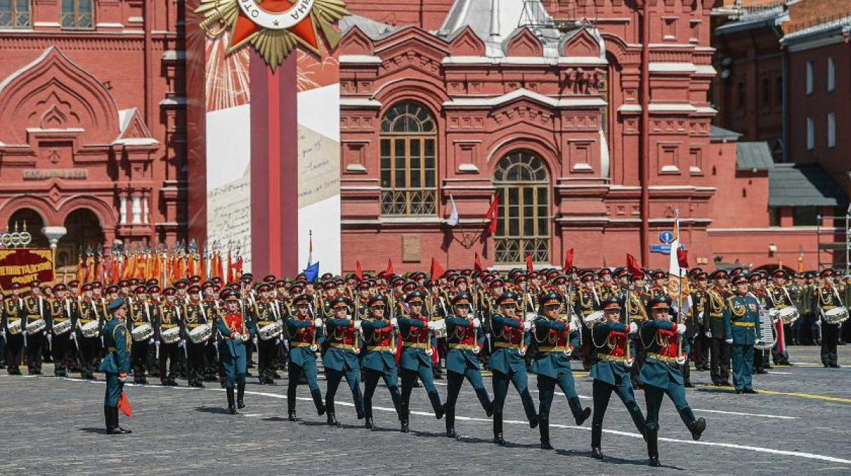 Срыв солдата на параде Путина в Москве: "Вся "строевая коробка" фактически ненавидела парня", - СМИ