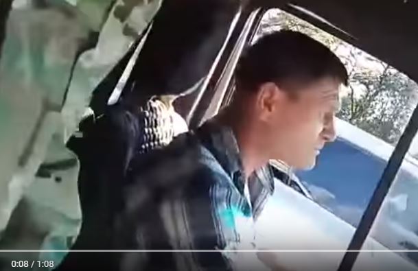 В Запорожье водитель отказался везти АТОшника и назвал его "халявщиком", играющим "в войнушку", – кадры