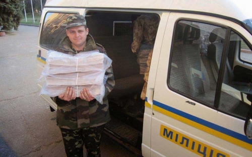 Нацгвардия доставила спецвыпуск бесплатной газеты для переселенцев из зоны АТО в Славянск 