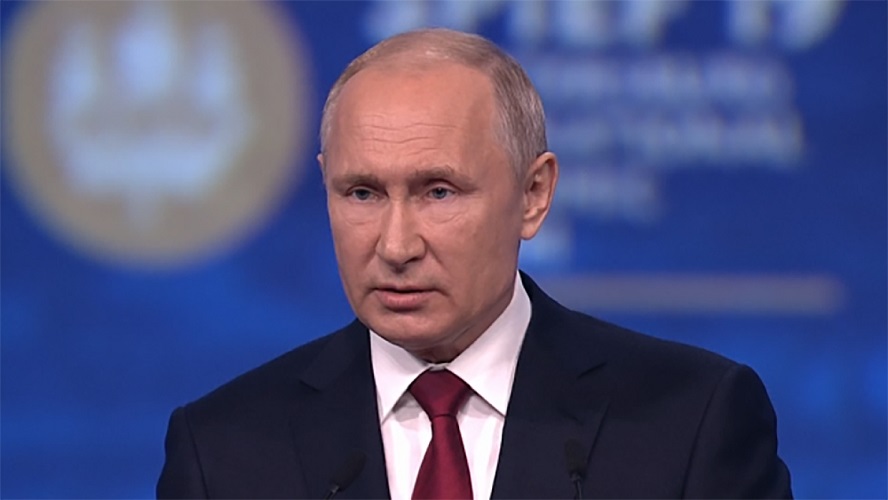 "Малыш, ты дверью ошибся", - внешний вид Путина продолжают высмеивать в Сети