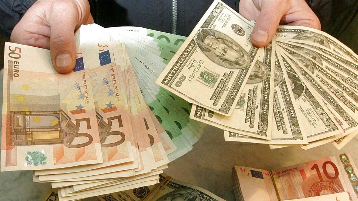 Доллар или евро: аналитик рассказал, в какую валюту не стоит вкладывать в 2023 году 