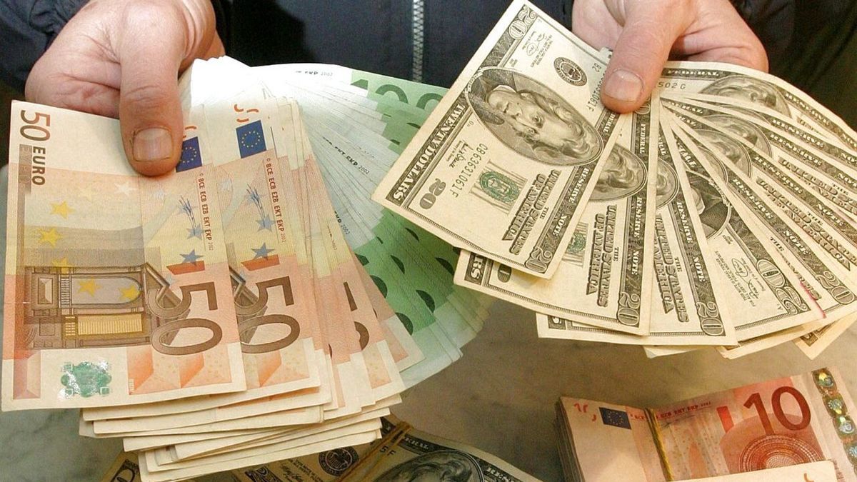 Долар чи євро: аналітик розповів, у яку валюту не варто вкладати у 2023 році 