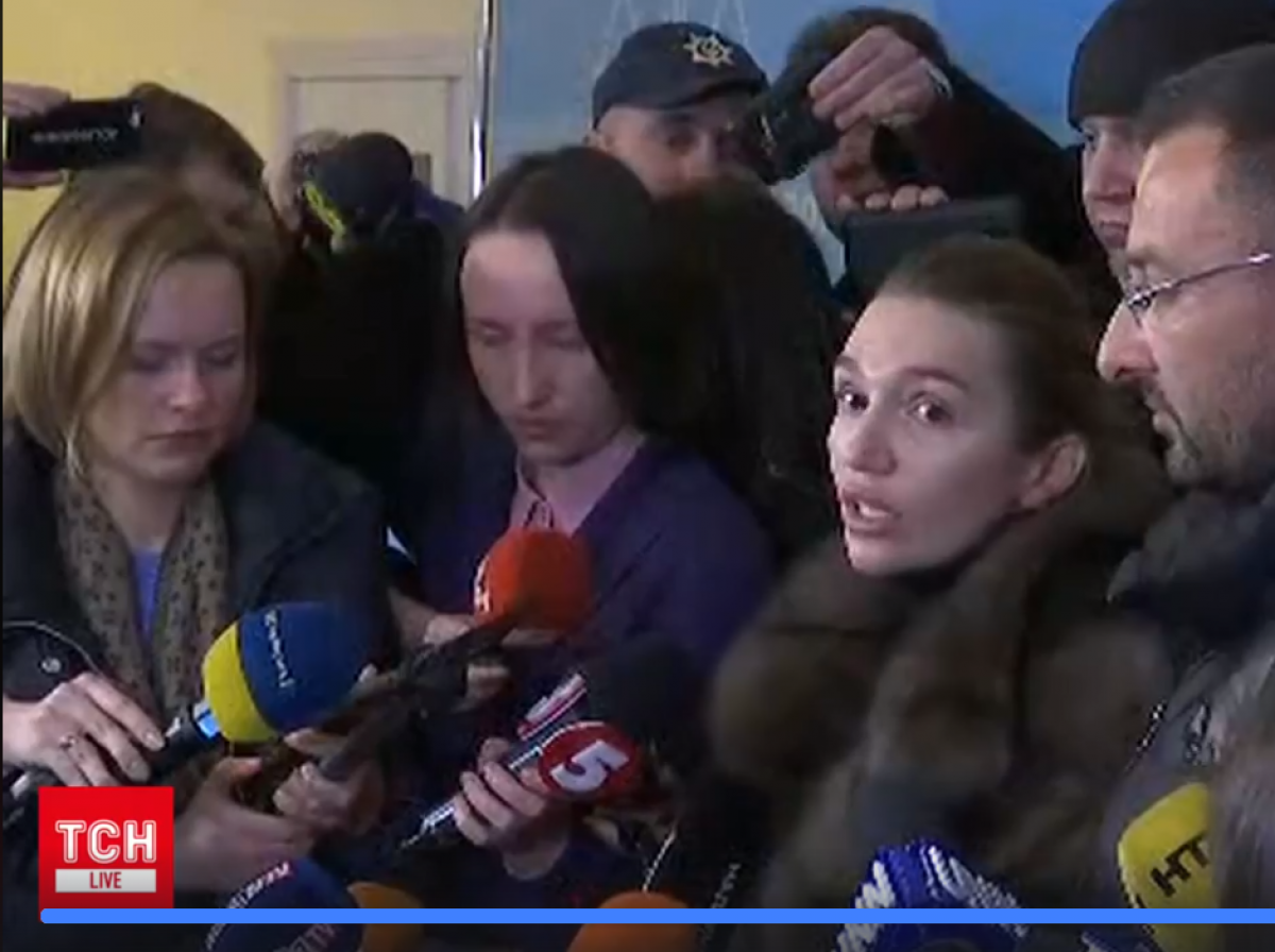 Жена Соболева заплакала, рассказав, что произошло в машине сразу после выстрела: видео