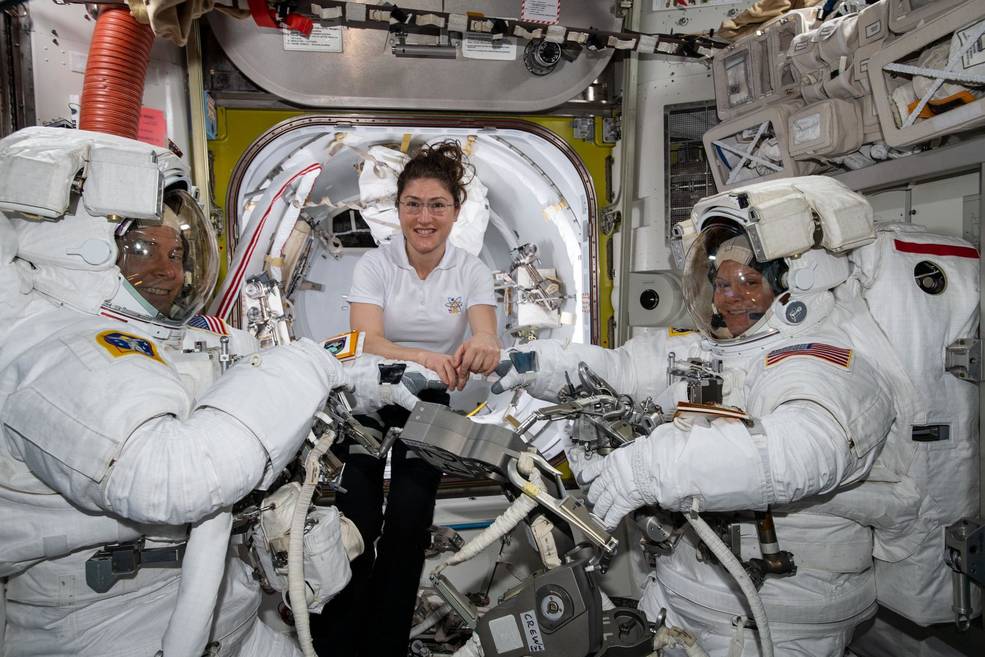 Миссия не состоится: NASA отменило выход двух женщин в космос с МКС