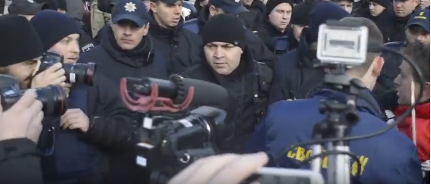 "Свободовцы" в центре Киева устроили потасовку с защитниками легалайза: Нацгвардии и полиции пришлось разгонять дерущихся спецсредствами