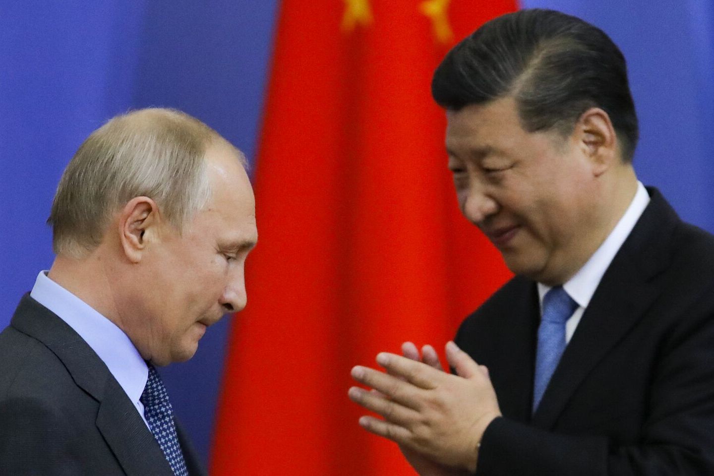 ​"Пекин понял, что Путина списали", - Латынина о том, что на самом деле стоит за "мирным планом" Китая