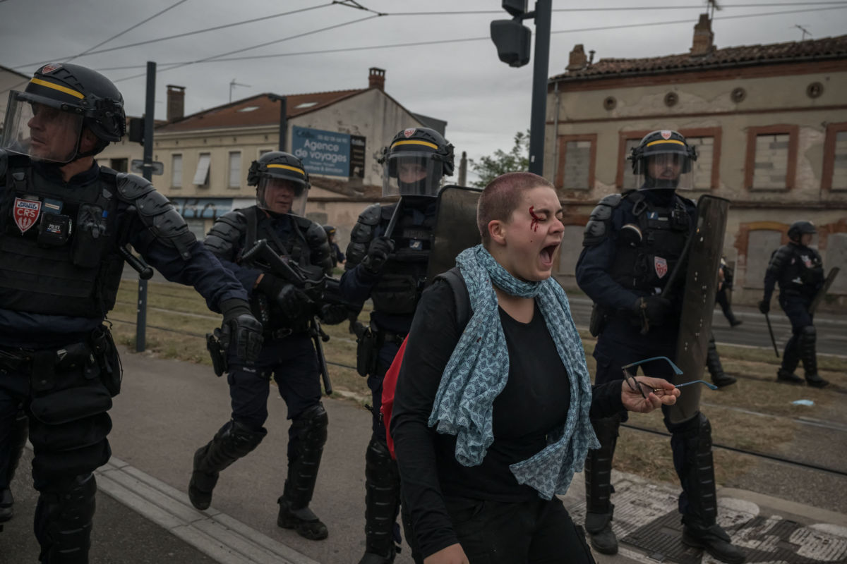 Во Франции за один день задержали 2000 протестующих старшеклассников, которые блокируют лицеи