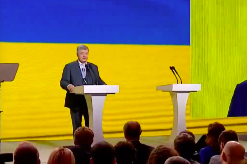 ​Порошенко потроллил Зеленского и сорвал овации в зале - громкие кадры