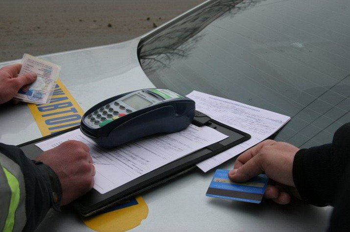 ​В ГАИ требуют вернуть право штрафовать водителей на месте