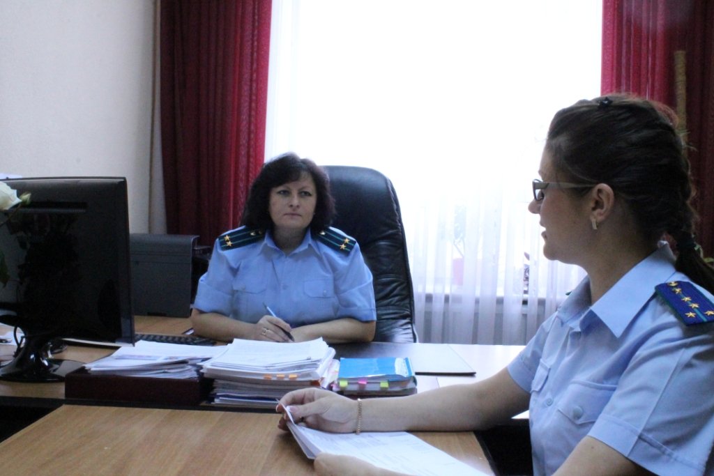 Елена Бондаренко благодаря работе в "генпрокуратуре ЛНР" наруководила минимум на 8 лет тюрьмы: в суд передано обвинение против "начальницы отдела кадров" 