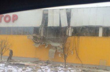Как выглядит Куйбышевский район Донецка: разгромленный "Амстор" и поврежденная школа