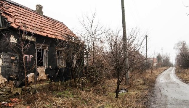 От этого ужаса хочется бежать подальше: пользователи соцсетей поделились жуткими фото из прифронтового Зайцево, это даже хуже, чем "зона отчуждения", - кадры 