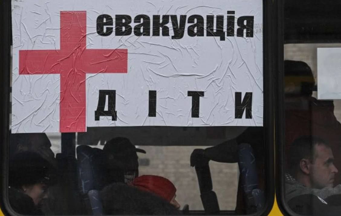 На Днепропетровщине объявили обязательную эвакуацию семей с детьми: каких населенных пунктов это коснулось